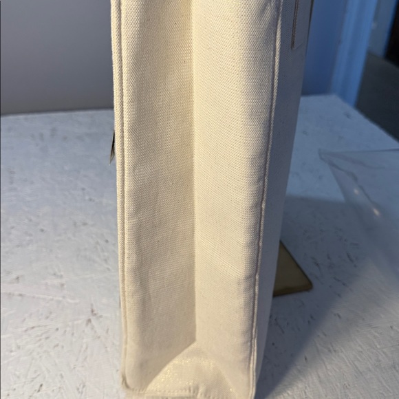 Mark Jacobs new bag cream with gold iridescent the fabric. 12 c 13 in appx - Picture 6 of 8